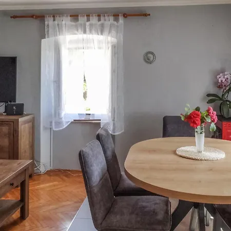 3 Bedroom Pet Friendly In Appartement *