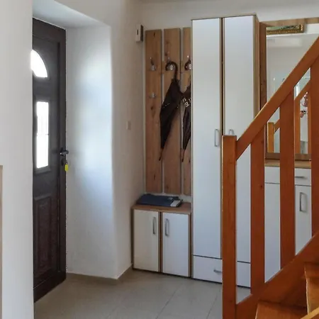 3 Bedroom Pet Friendly In